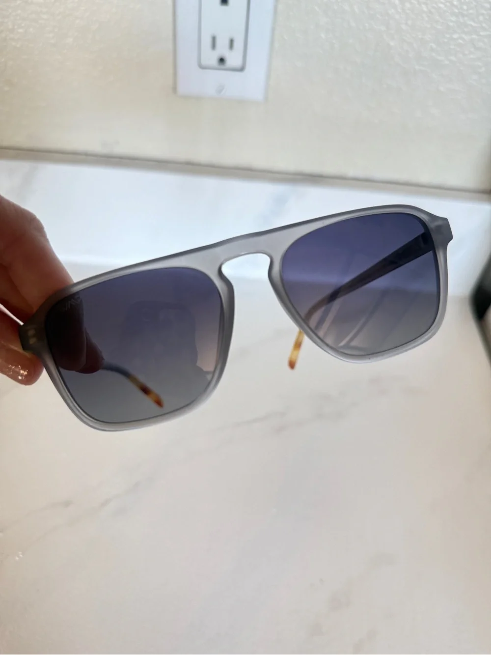 WearMe Pro Emerson Men's Polarized Aviator Sunglasses, Square Frame UV400 unisex